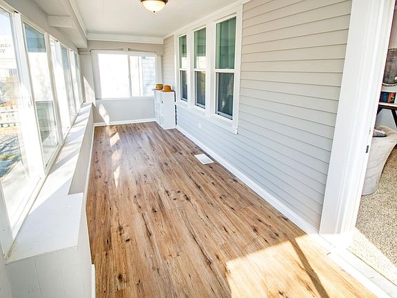 4th image of 2013 Stringtown Rd