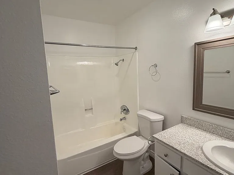 Cordova Apartments — Photo 12