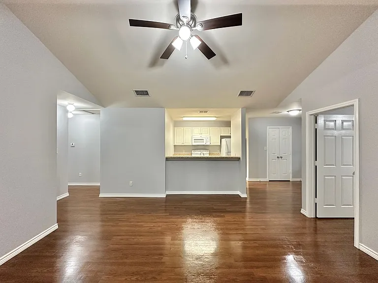 8720 Mansion Creek Cir — Photo 18