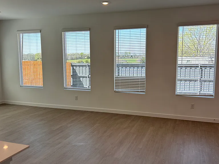 1020 Flameleaf Dr — Photo 18