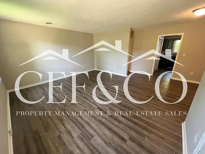 2 bed, 1.0 bath, $995 — Photo 3