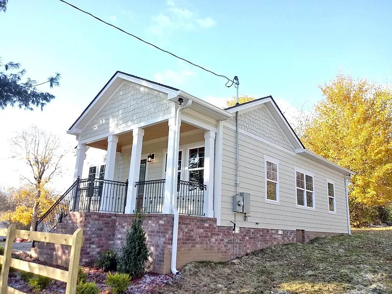 1512 Galloway St — Photo 2