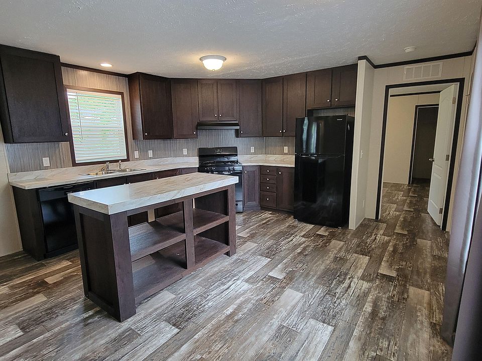 1st image of 228 Golfview Ct #15