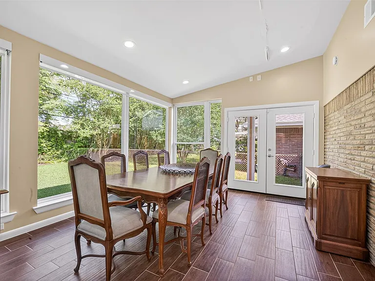 11230 Huggins Dr — Photo 25