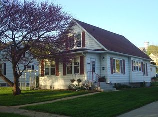 206 4th Ave, Earling, IA 51530