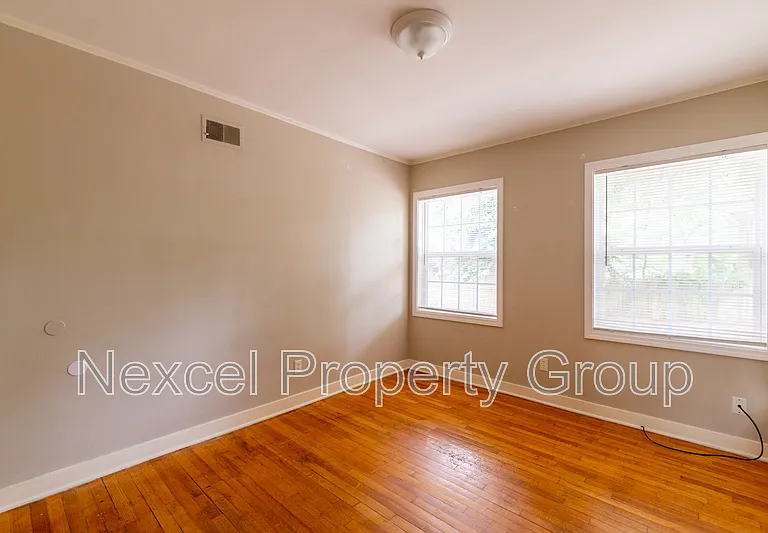 376 N Graham St — Photo 15