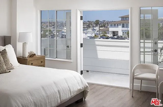709 W Balboa Blvd — Photo 15
