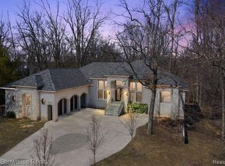 6932 Willow Rd, West Bloomfield, MI 48324