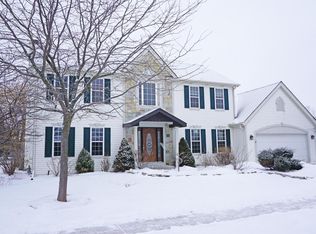 974 Autumn Ridge Dr, Oconomowoc, WI 53066