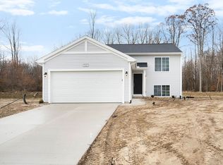344 Jacata Dr, Kent City, MI 49330