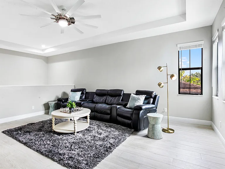 5623 Delacroix Ter — Photo 21