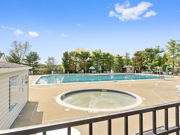 5th image of 40 Four Oaks Rd #40