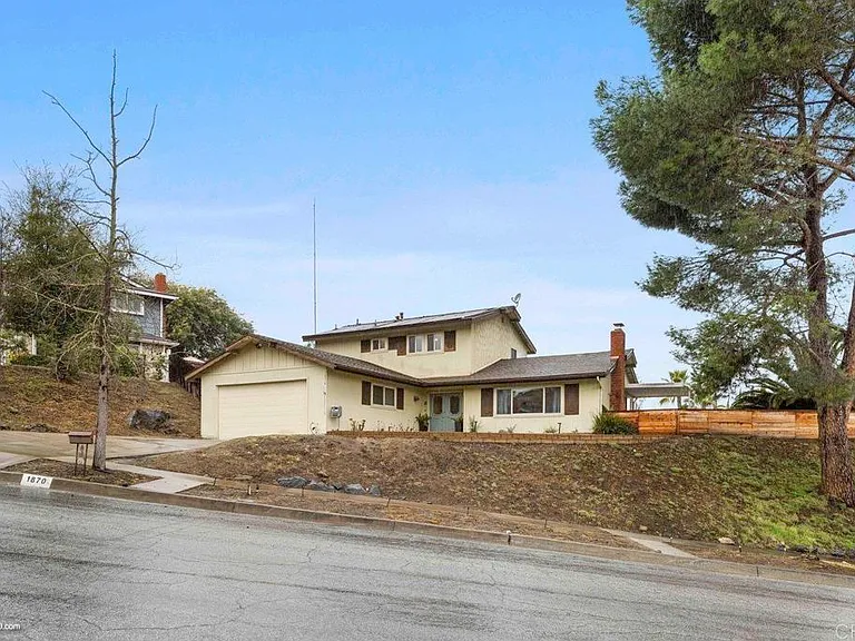 1870 Jeffrey Ave — Photo 2