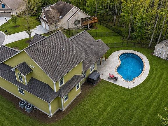 4th image of 824 Vicki Cir
