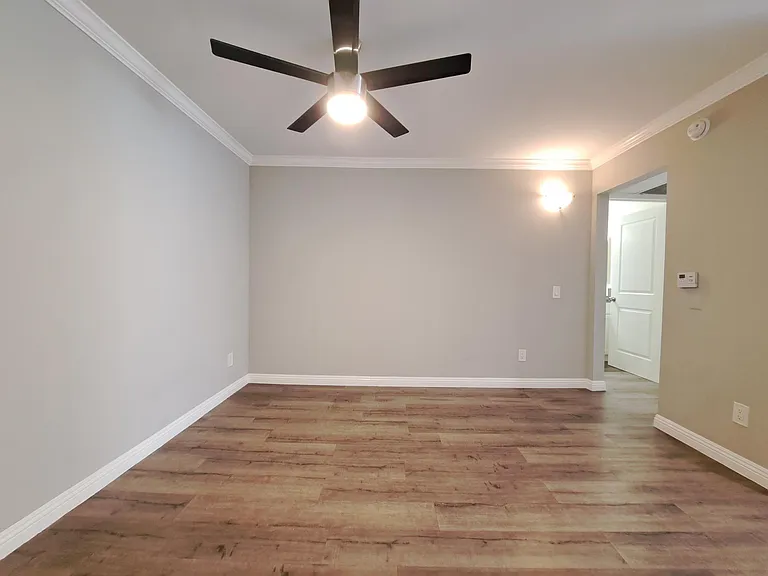 5718 Camellia Ave #107 — Photo 14