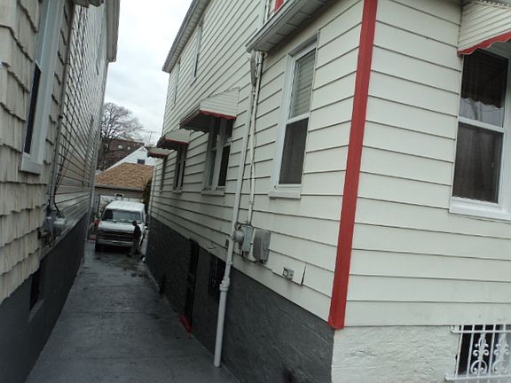 5th image of 551 Beach Ave
