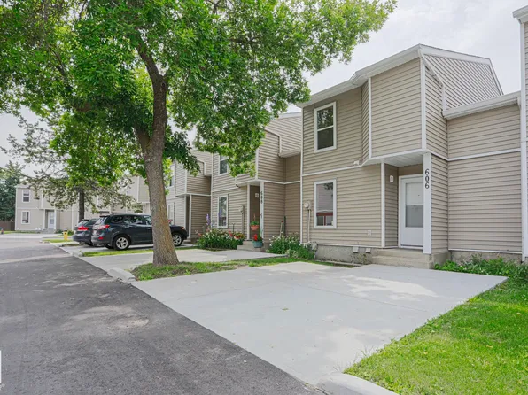 606 Saddleback Rd NW, Edmonton, AB T6J 4Z3