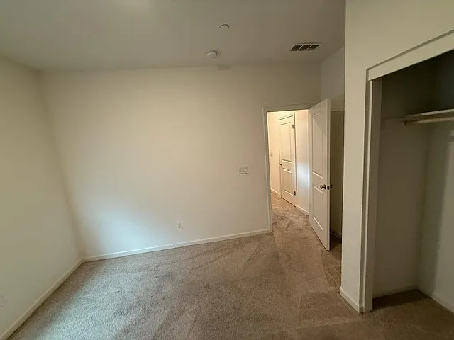 932 Derbyshire Ln — Photo 6