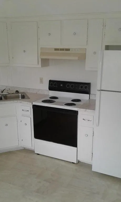 150 Mayhew Rd. Apt D2 — Photo 4