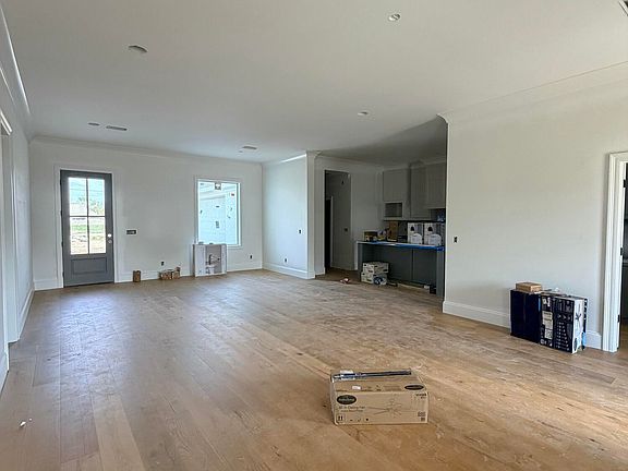 5th image of 218 Lizzy Ln