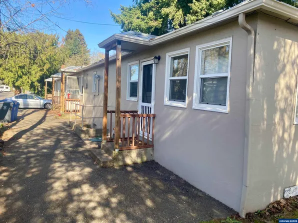 952 Gaines St NE, Salem, OR 97301