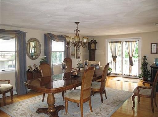 2nd image of 27 Lincoln Dr