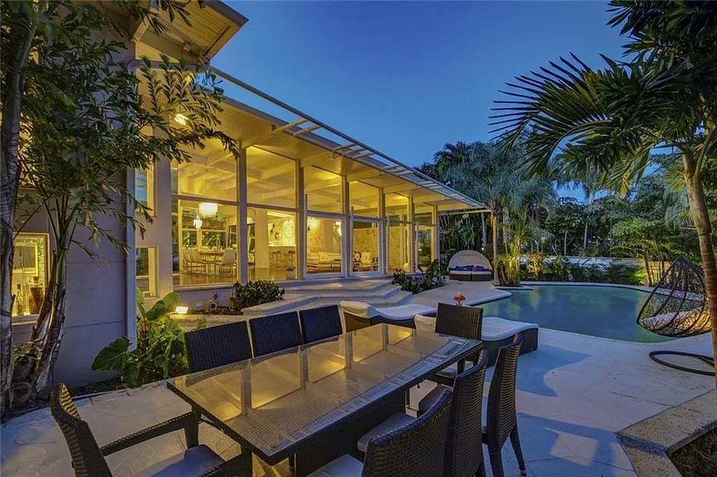 6 bed, 7.0 bath, 5699 sqft, $39,000 — Photo 1