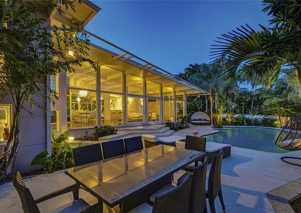 28 Pelican Dr