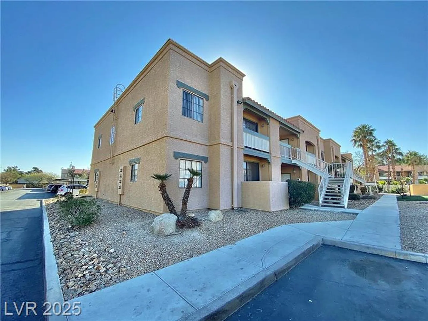 Limited Time Move In Special With This Cozy 1 Bedroom Top Floor Condo — Photo 2