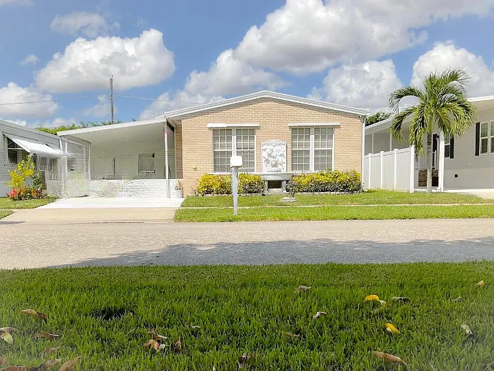 White Pine Dr, Boynton Beach — Photo 2
