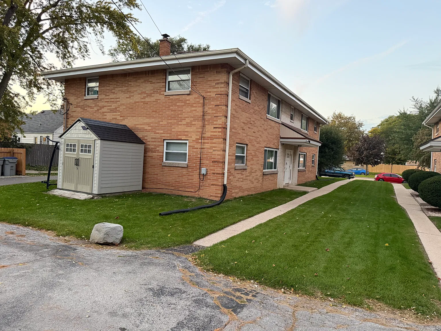 2 bed, 850 sqft, $1,100 — Photo 1
