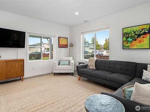 3rd image of 547 E Street