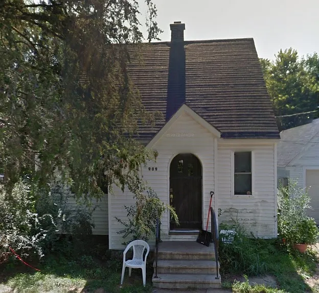 909 Lakeside Ave #1