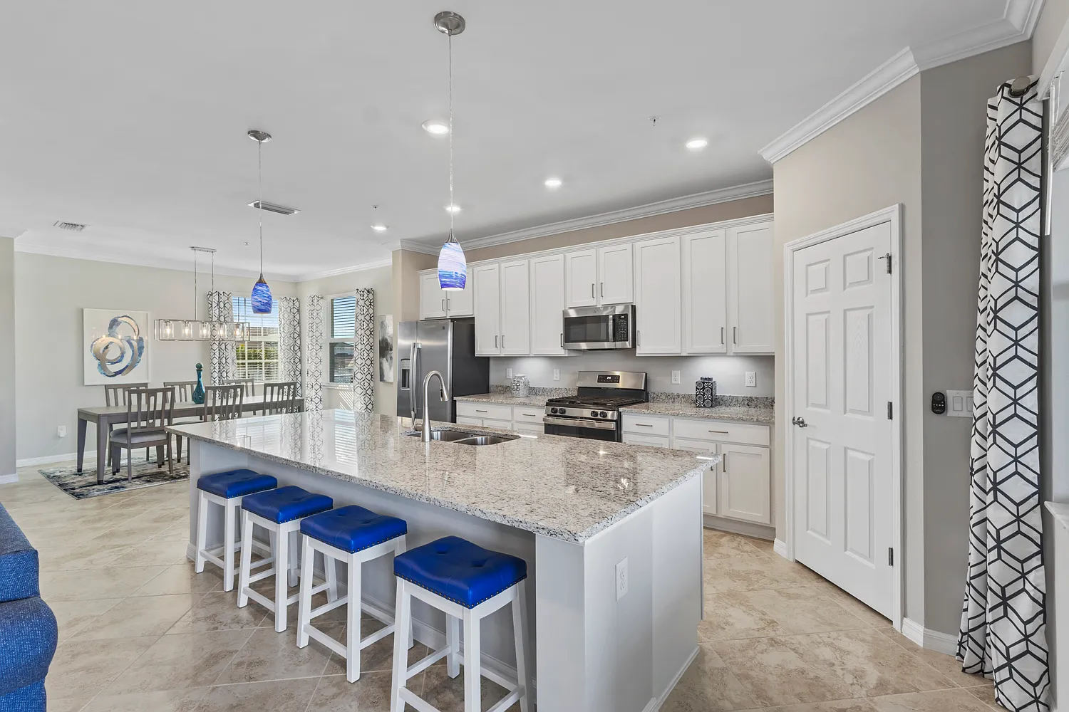 3 bed, 2200 sqft, $2,800 — Photo 1