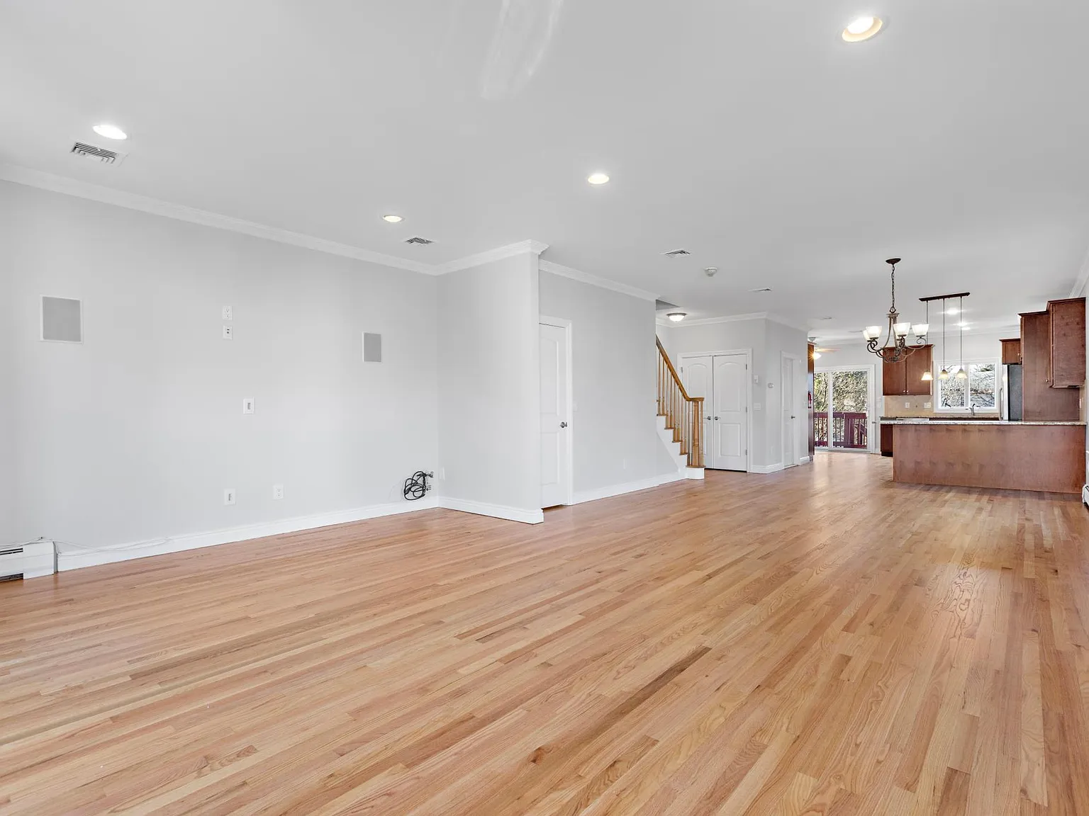 376 Aurora Ave — Photo 2