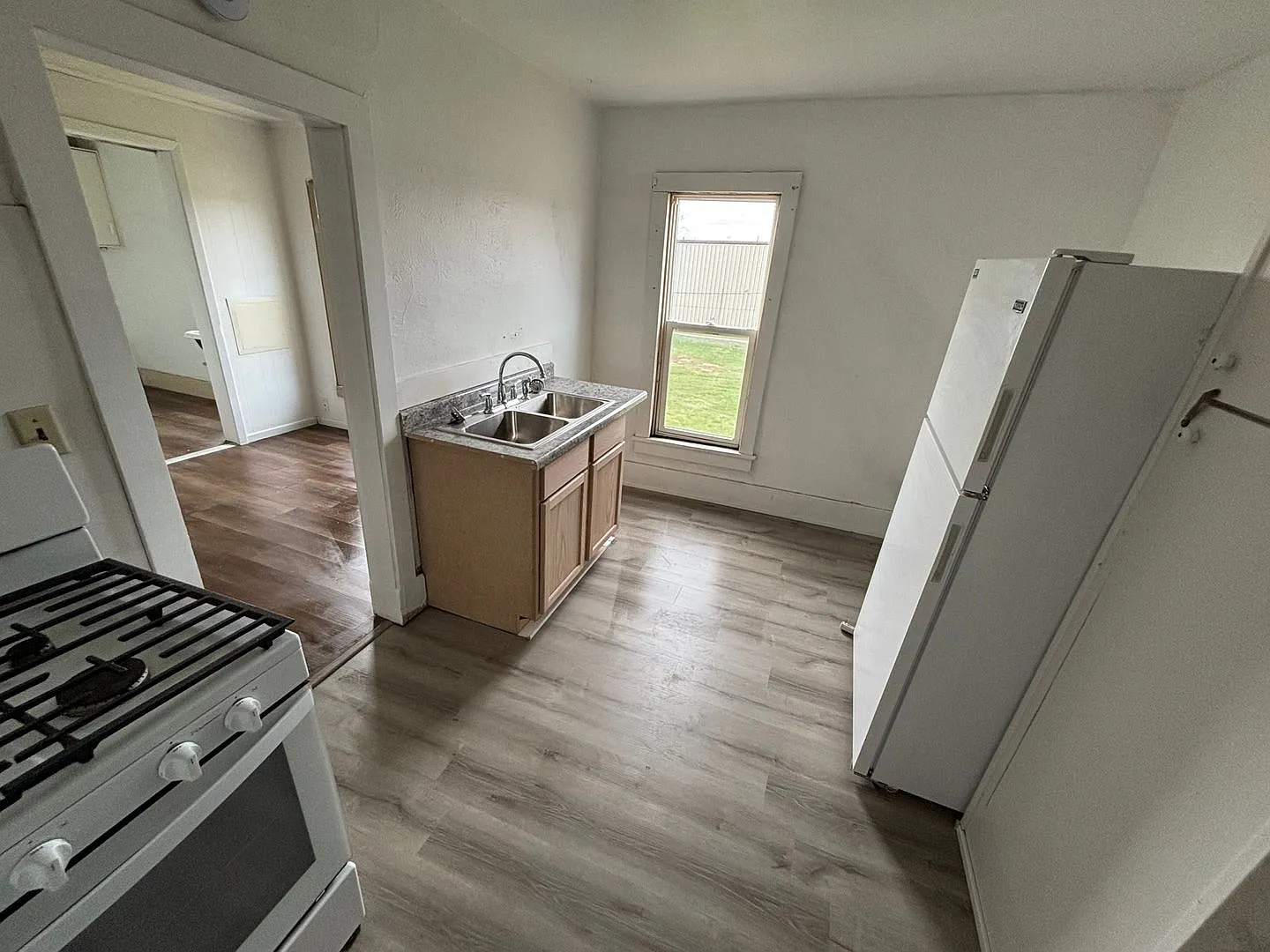 Riverside Apartments — Photo 1