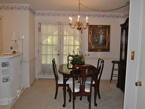 5th image of 921 Nottingham Dr APT 9