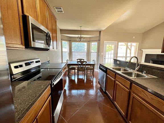 5th image of 512 Mattie Ln