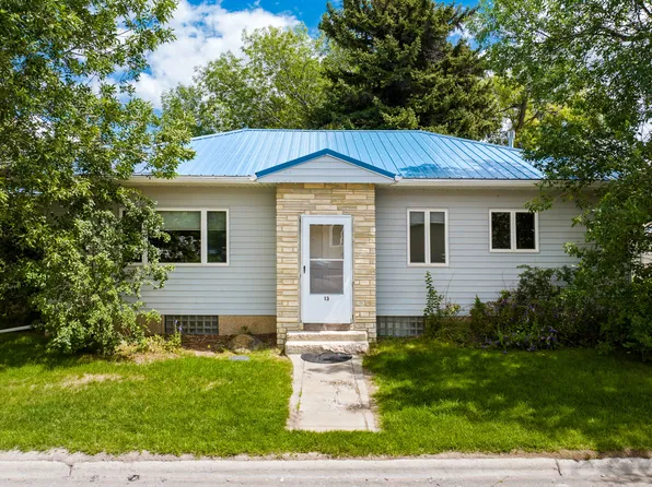 13 4th St N, Fairfield, MT 59436
