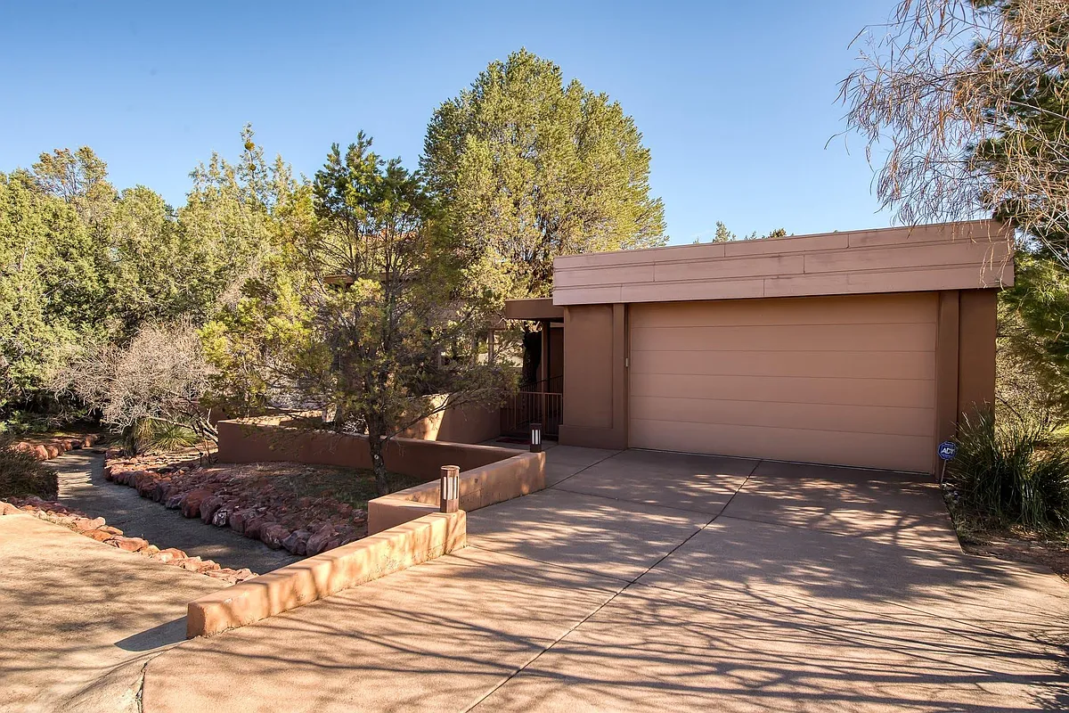 Building Photo - 209 Pinon Woods Dr