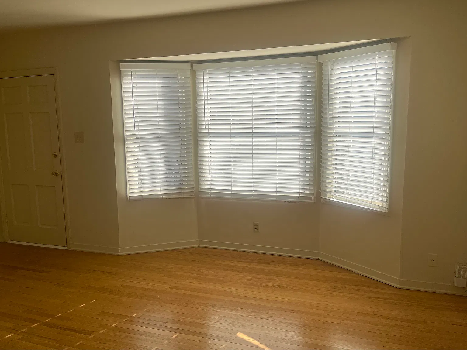 1 bed, 700 sqft, $2,050 — Photo 2