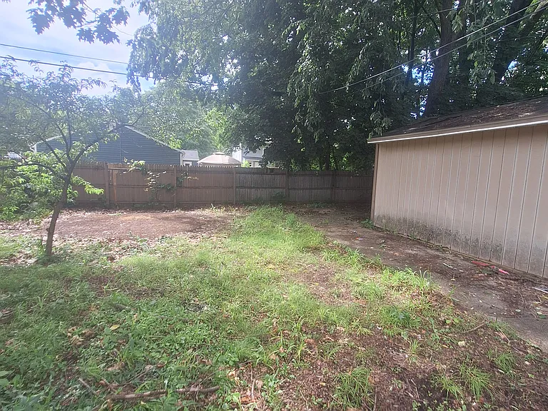 1376 Seward Ave — Photo 11