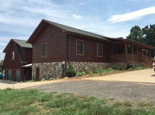 300 Tom Hunter Rd, Pilot Mtn, NC 27041