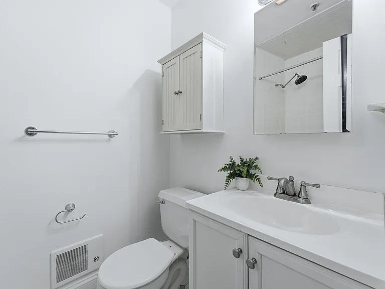 509 Monroe St #3L — Photo 12