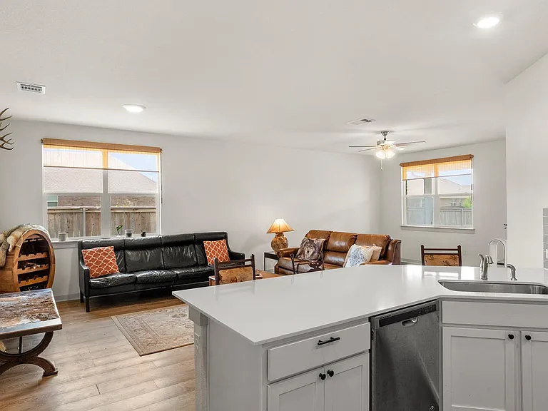 13900 McArthur Dr — Photo 7