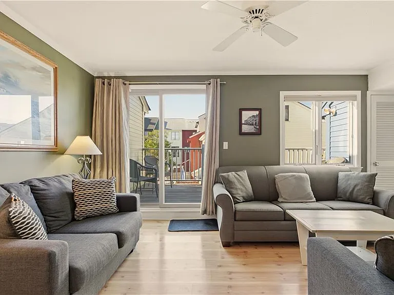 216 Goddard Row — Photo 1