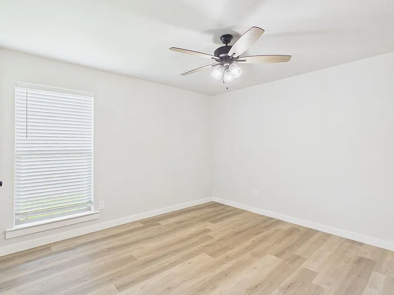 3102 Swenson St — Photo 17
