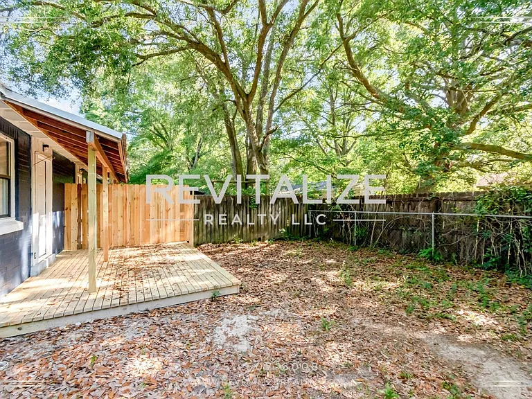James Street Duplex — Photo 23