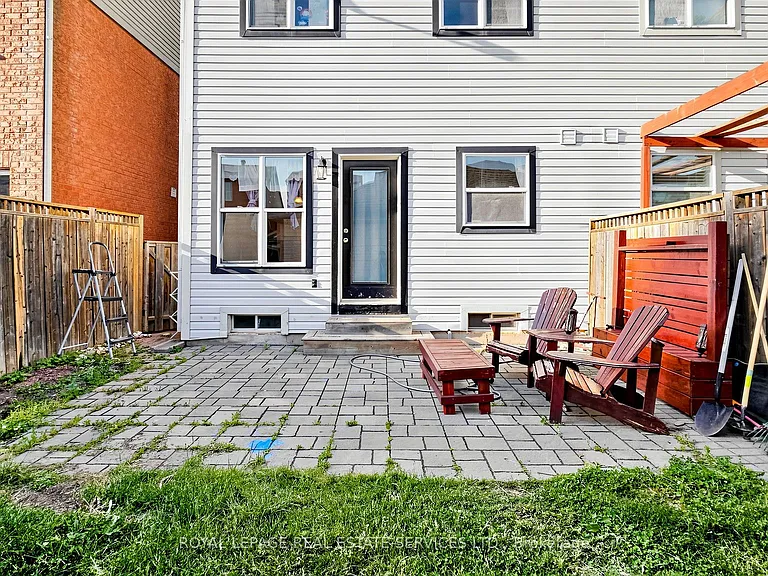 100 Georgian Dr — Photo 37