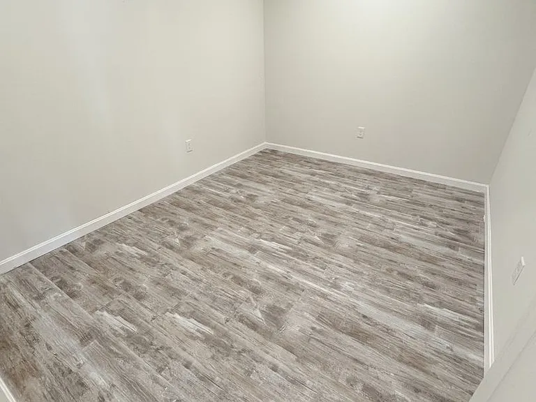 Pine Street Apartments — Photo 24